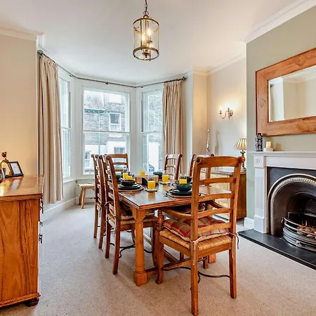 3 Bed In 95032 Holiday home *