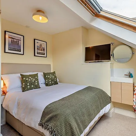 3 Bed In 95032 Holiday home